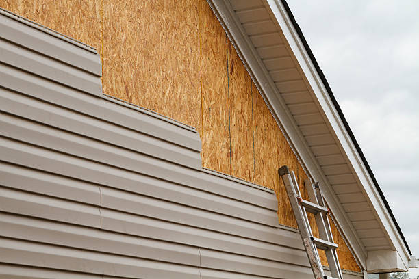 Professional Fiber Cement Siding technician working in Kent, WA